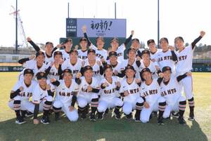 新たなスローガンで始動した巨人女子チームナイン（カメラ・軍司　敦史）