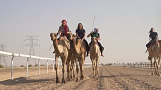 نساء يصنعن التاريخ في سباقات الإبل بدبي