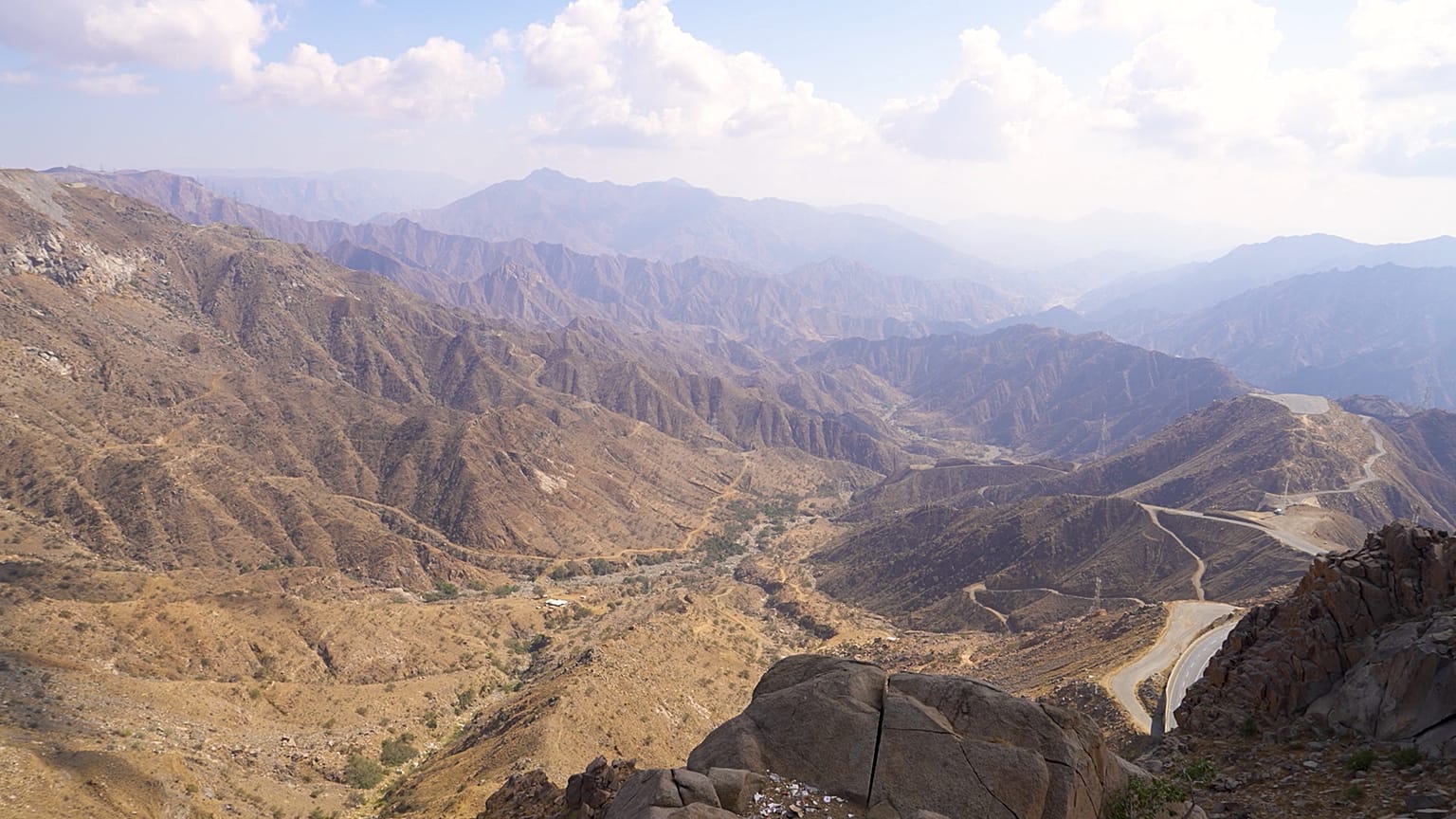 منطقة عسير السعودية.. مناظر بانورامية ومعالم سياحية في انتظار محبي الاستكشاف 