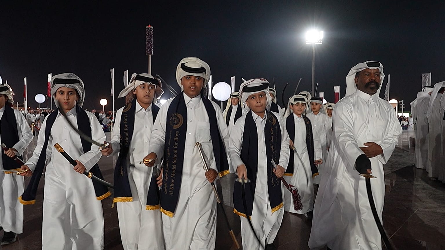 عرض يضم الفنون الأدائية في قطر من الرقص بالسيف إلى المسرح الحديث