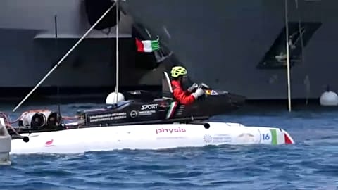 القوارب العاملة على الطاقة البديلة