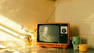 لنحو 50% من الناس حول العالم، صار مفهوم "TV" يعني مواقع مثل "Netflix" و"HBO" و"YouTube"، بدلا من جهاز التلفزيون التقليدي في غرفة المعيشة.