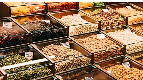 يرتبط تناول المكسرات بالعديد من الفوائد الصحية، من بينها انخفاض خطر الإصابة بأمراض القلب والوفاة المبكرة.
