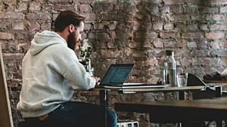 الرحّل الرقميون عشّاق كرة القدم يمكنهم الاختيار بين العديد من مدن استضافة كأس العالم، لكنها لا تقدّم جميعها التجربة نفسها
