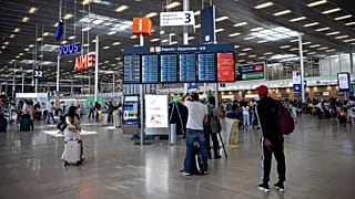 تخضع كل من فرنسا وإيطاليا وإسبانيا للتدقيق بسبب عدد التأشيرات التي منحتها لمواطني روسيا.