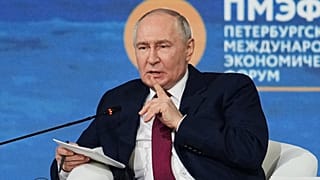 فلاديمير بوتين يلقي كلمة في الجلسة العامة لمنتدى سانت بطرسبورغ الاقتصادي الدولي في الخامس من يونيو 2026