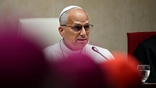 البابا ليون الرابع عشر يلتقي الأساقفة الإسبان في مقر مؤتمر الأساقفة الإسبان في مدريد، يوم الاثنين الثامن من يونيو 2026. (صورة AP/أليساندرا تارانتينو)