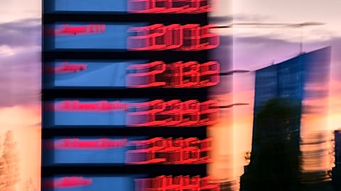 صدمة أسعار الطاقة تتفاقم: معهد اقتصادي يخفض توقعات النمو إلى النصف