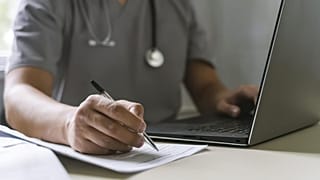 قد تكون نماذج اللغة المعتمدة على الذكاء الاصطناعي مفتاحا لتطوير علاجات جديدة للصحة النفسية