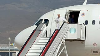البابا ليون 14 يهبط في جزر الكناري.