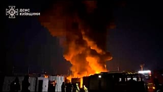 تصاعد الدخان بعد غارة استهدفت منشأة بنية تحتية في بوريسبيل بمنطقة كييف