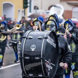 Der SR 3 Prunkwagen auf dem Rosenmontagsumzug 20026 in Neunkirchen