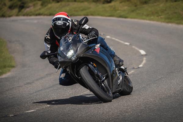 2025-on Buell Hammerhead 1190, leaning right around a turn