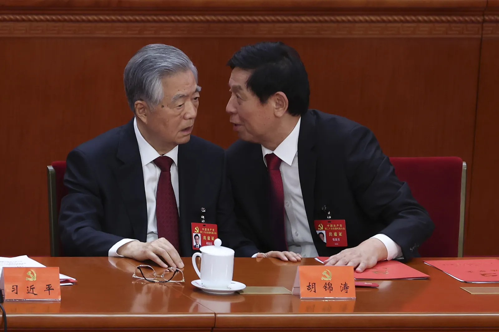 Li Zhanshu Talks To Hu Jintao