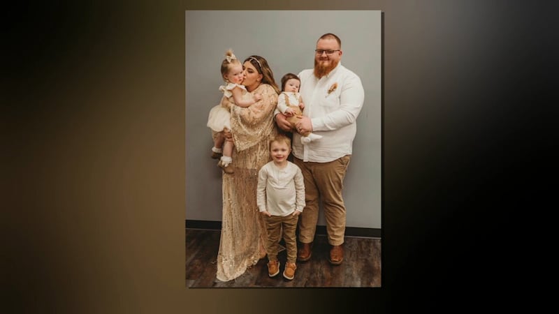 3 children lose both parents in a crash during date night
