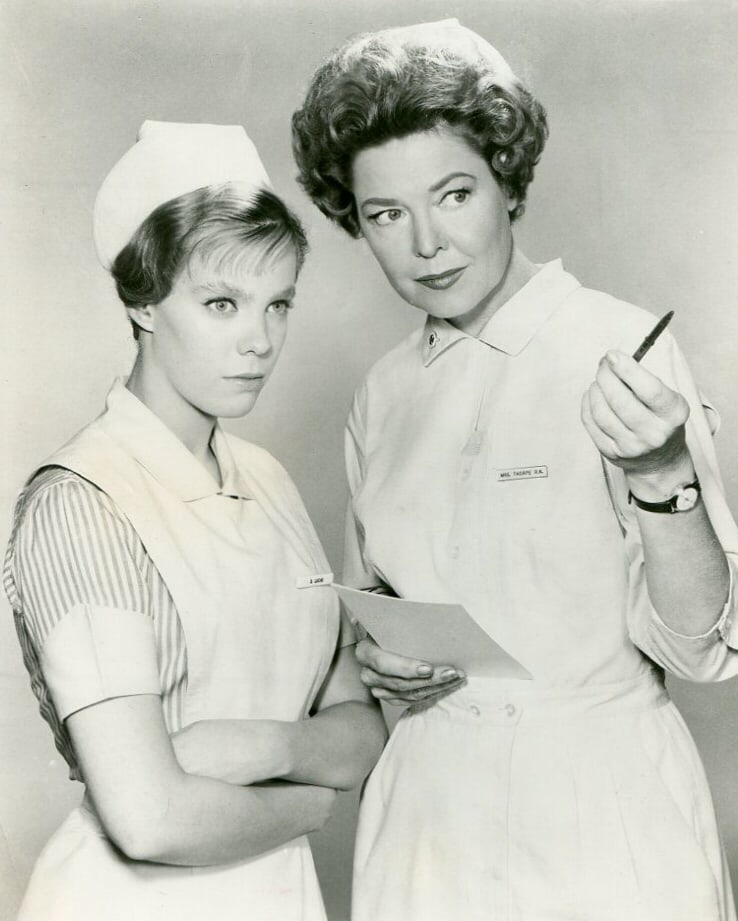 Zina Bethune and Shirl Conway in The Doctors and the Nurses (1962)