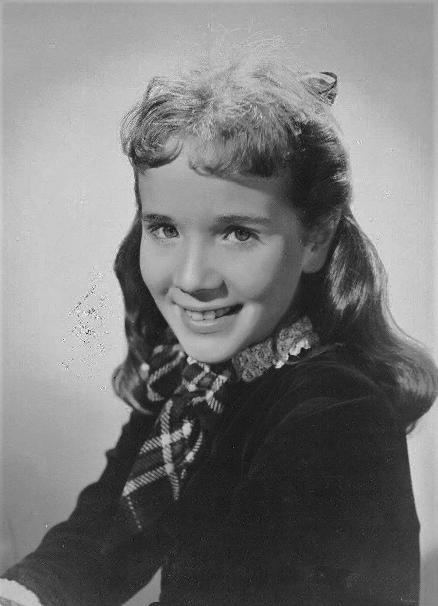 Connie Marshall in Mother Wore Tights (1947)