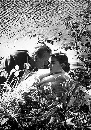 9902-12 "Love In The Afternoon" Audrey Hepburn and Gary Cooper