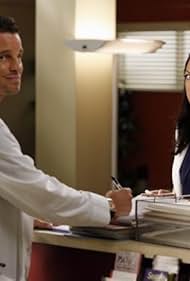 Justin Chambers and Sara Ramirez in Grey's Anatomy (2005)