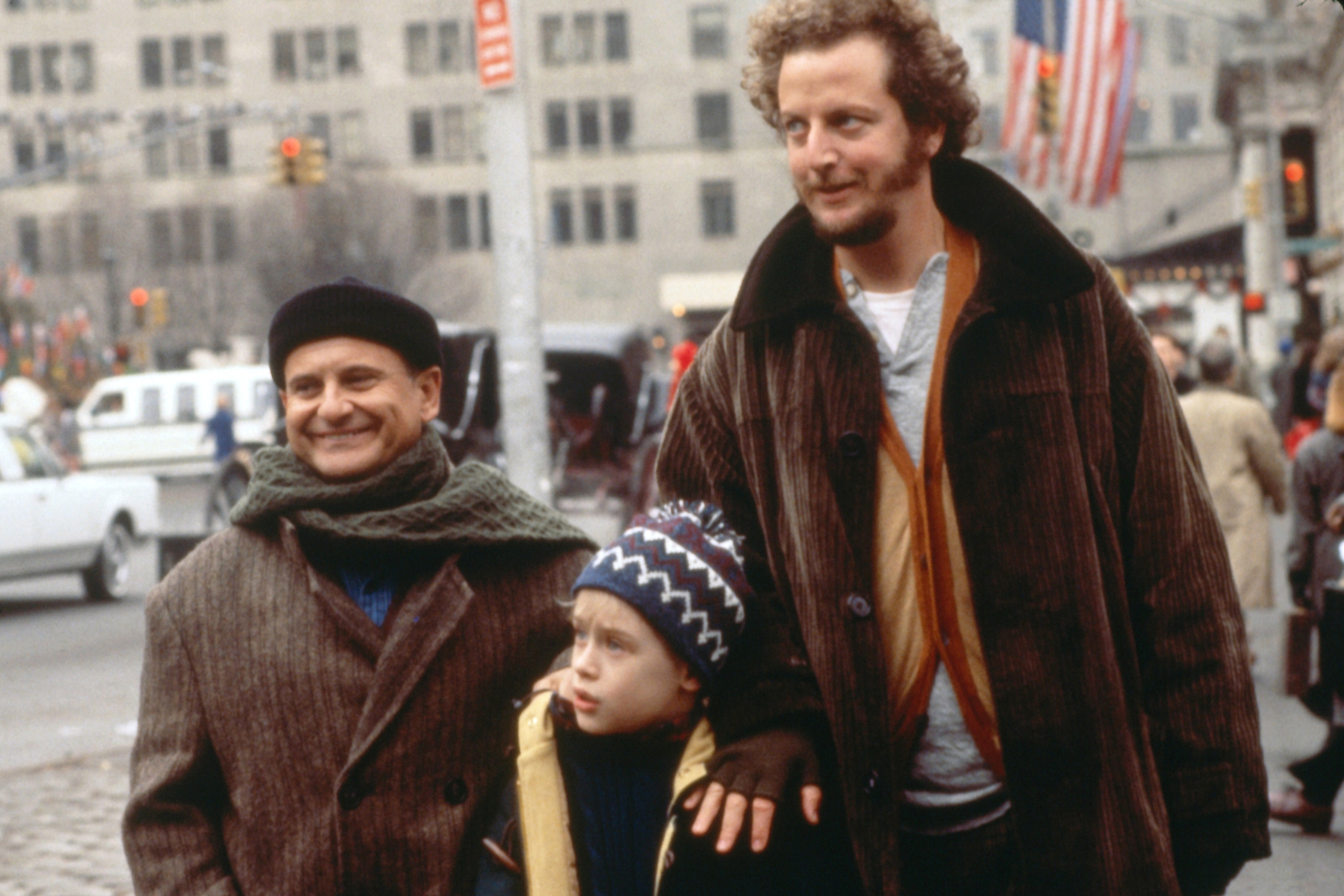 Macaulay Culkin, Joe Pesci, and Daniel Stern in Home Alone 2: Lost in New York (1992)