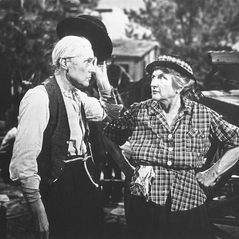 Parker Fennelly and Marjorie Main in The Kettles on Old MacDonald's Farm (1957)