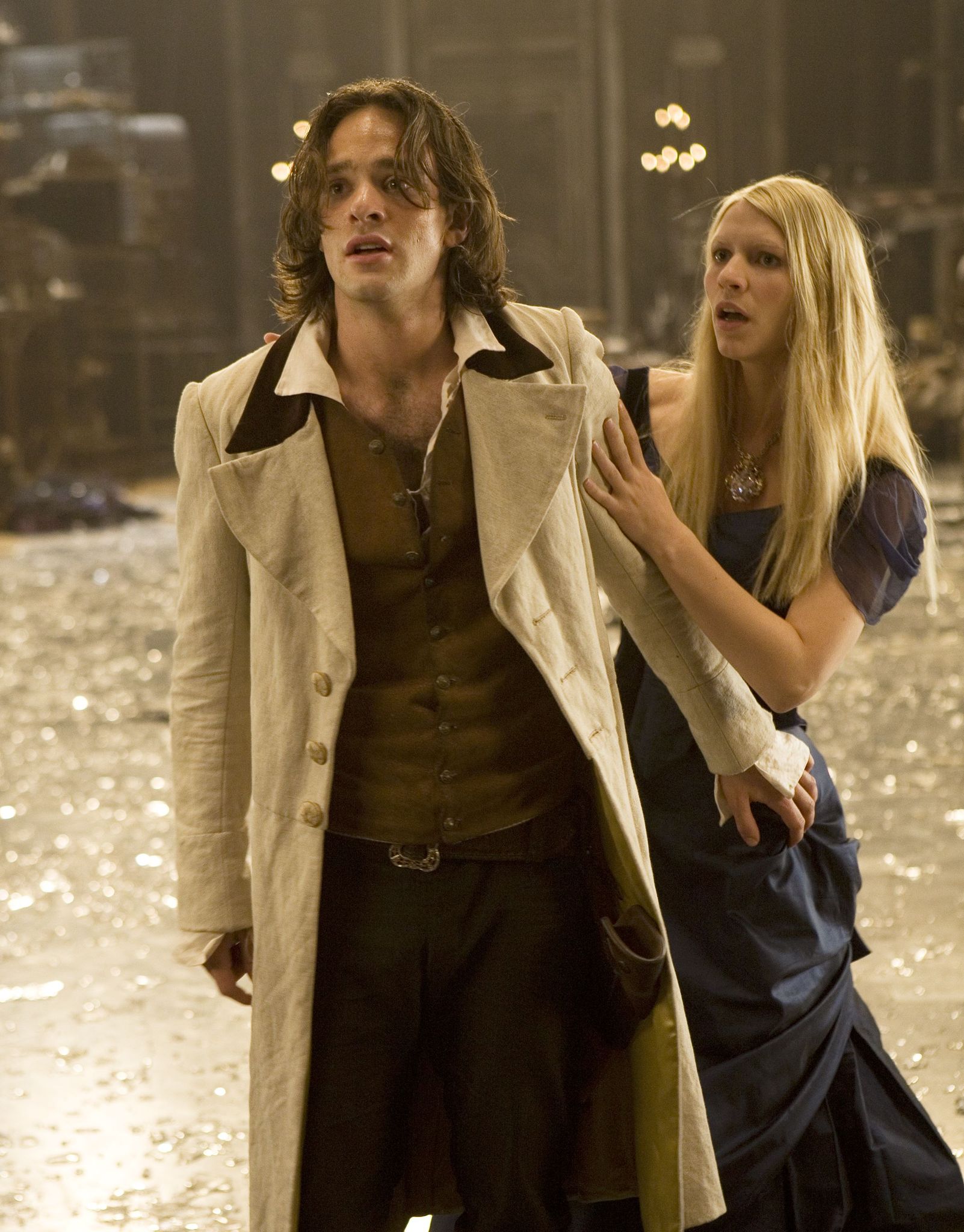 Claire Danes and Charlie Cox in Stardust (2007)