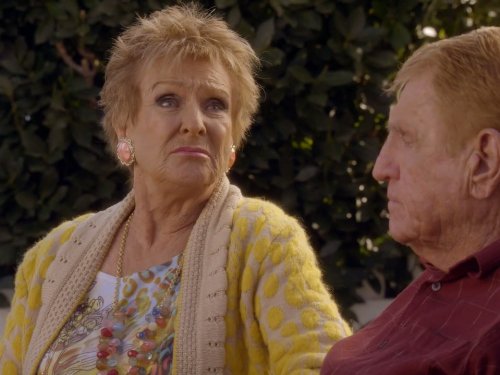 Cloris Leachman and Jerry Van Dyke in Raising Hope (2010)