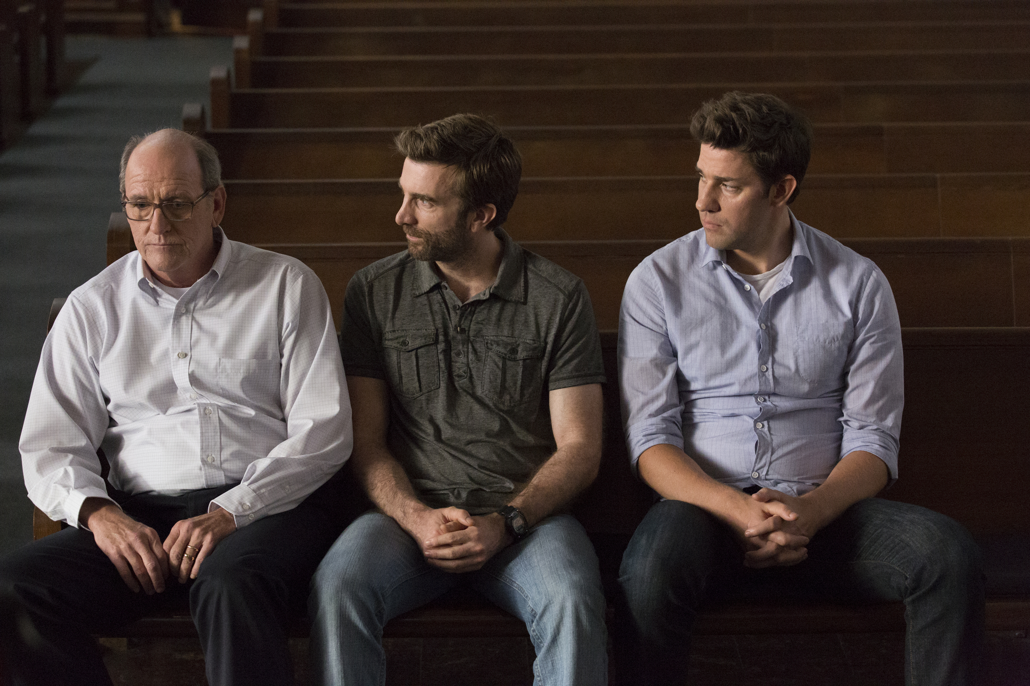 Richard Jenkins, John Krasinski, and Sharlto Copley in The Hollars (2016)