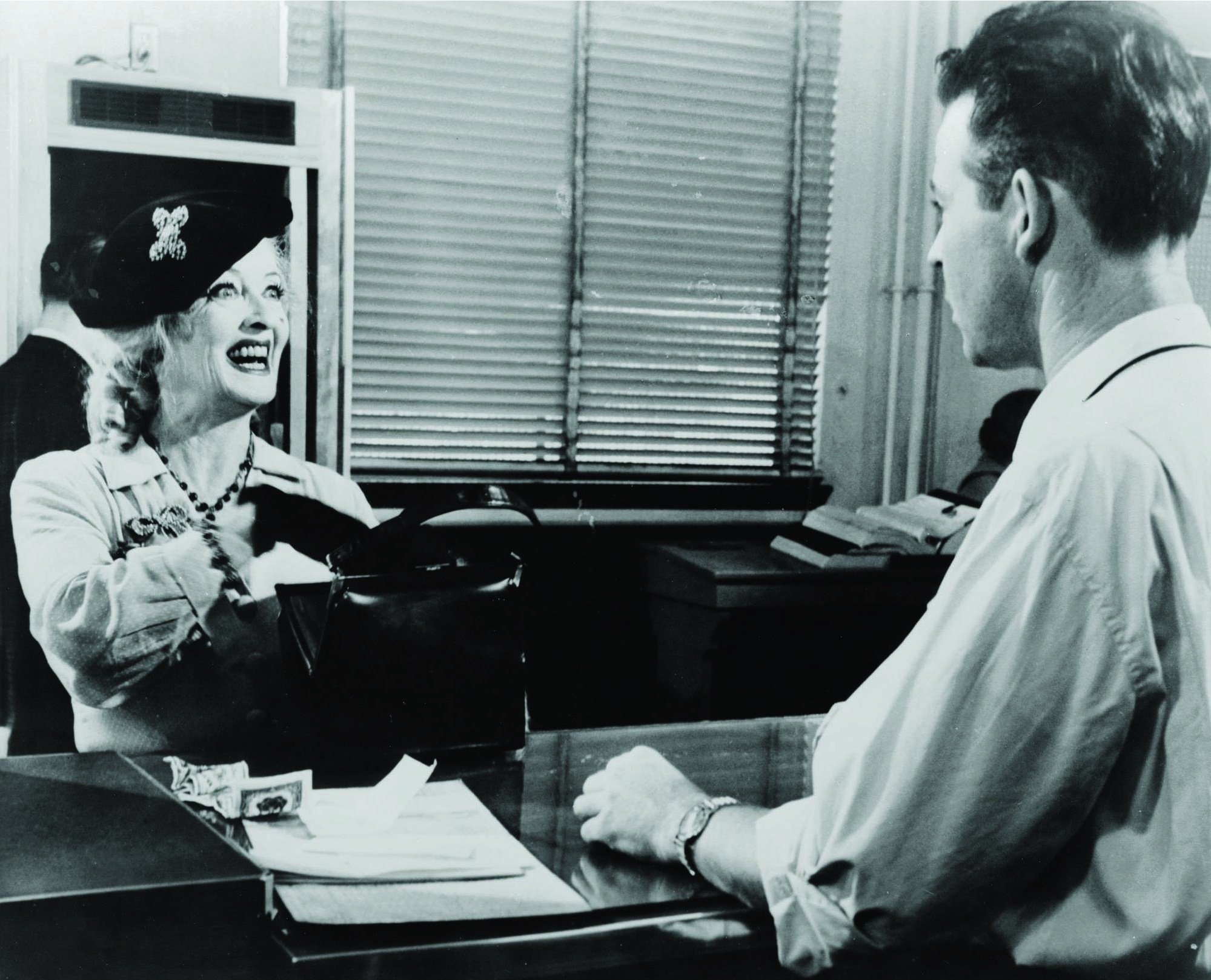 Bette Davis and Michael St. Angel in Qu'est-il arrivé à Baby Jane? (1962)