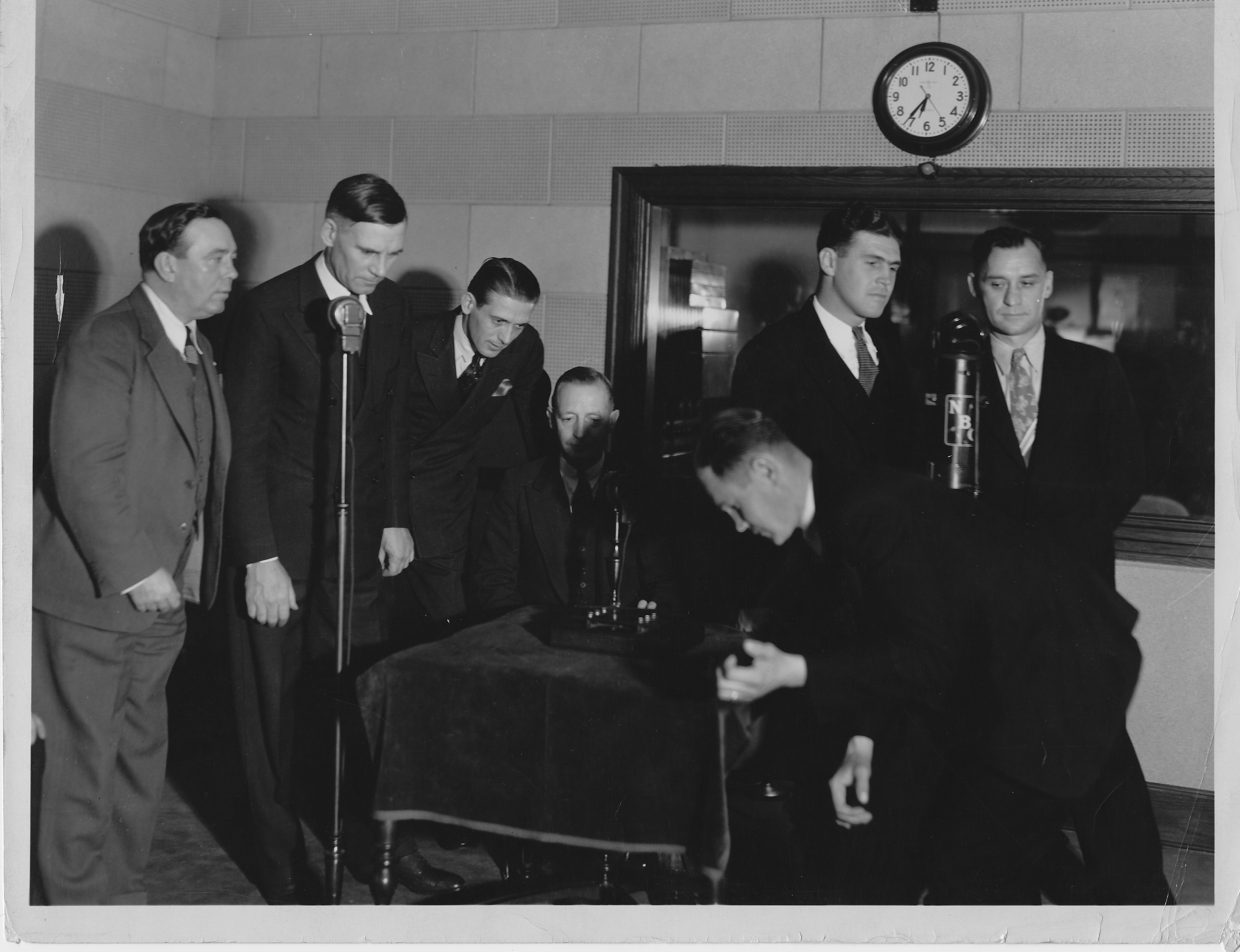 Walter Huston, Ralph Remley, and Robert Shayne in Keep 'Em Rolling (1934)