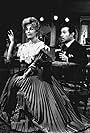 Ana María Campoy and Manuel de Sabattini in Las mujeres los prefieren tontos (1964)