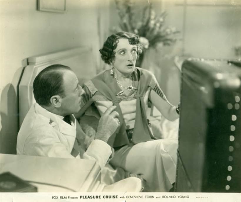 Una O'Connor and Roland Young in Pleasure Cruise (1933)