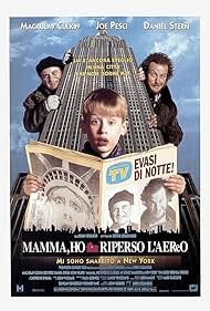 Macaulay Culkin, Joe Pesci, and Daniel Stern in Mamma, ho riperso l'aereo: Mi sono smarrito a New York (1992)