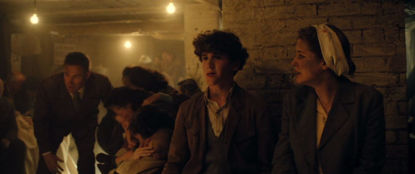 Amy Huberman and Art Parkinson in Zoo (2017)