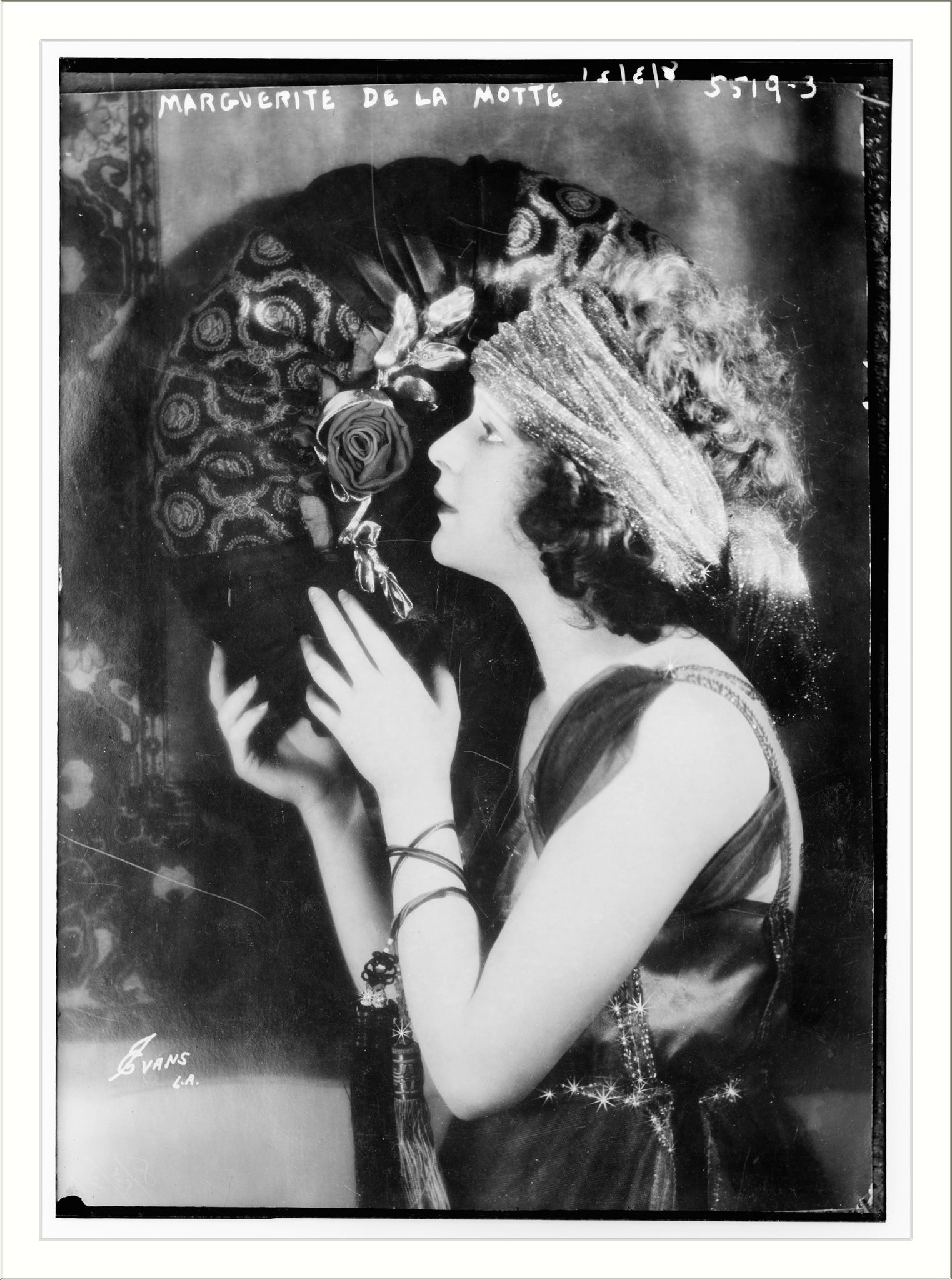 Marguerite De La Motte in Shattered Idols (1922)