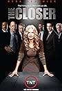 Kyra Sedgwick, G.W. Bailey, Tony Denison, Robert Gossett, J.K. Simmons, Jon Tenney, and Corey Reynolds in The Closer: L.A.: Enquêtes prioritaires (2005)