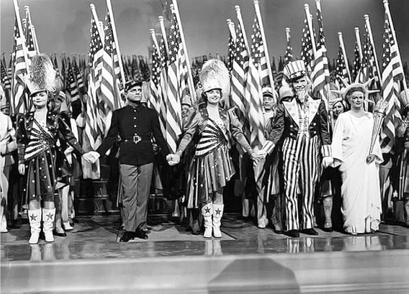 James Cagney, Rosemary DeCamp, Walter Huston, and Joan Leslie in Yankee Doodle Dandy (1942)