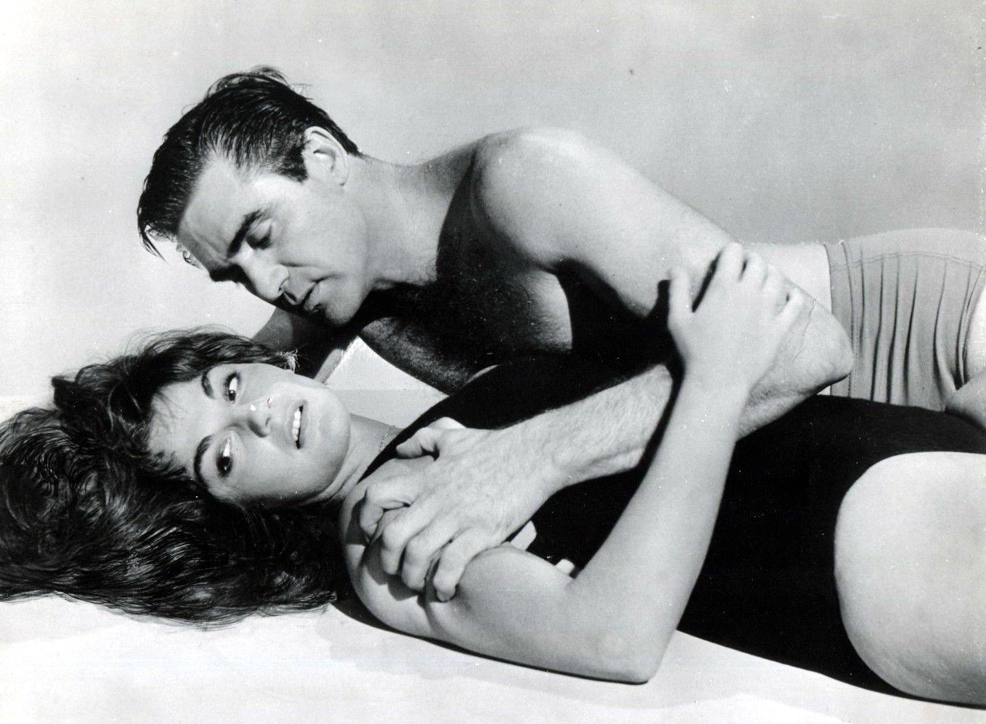 Steve Cochran and Lita Milan in I Mobster (1959)