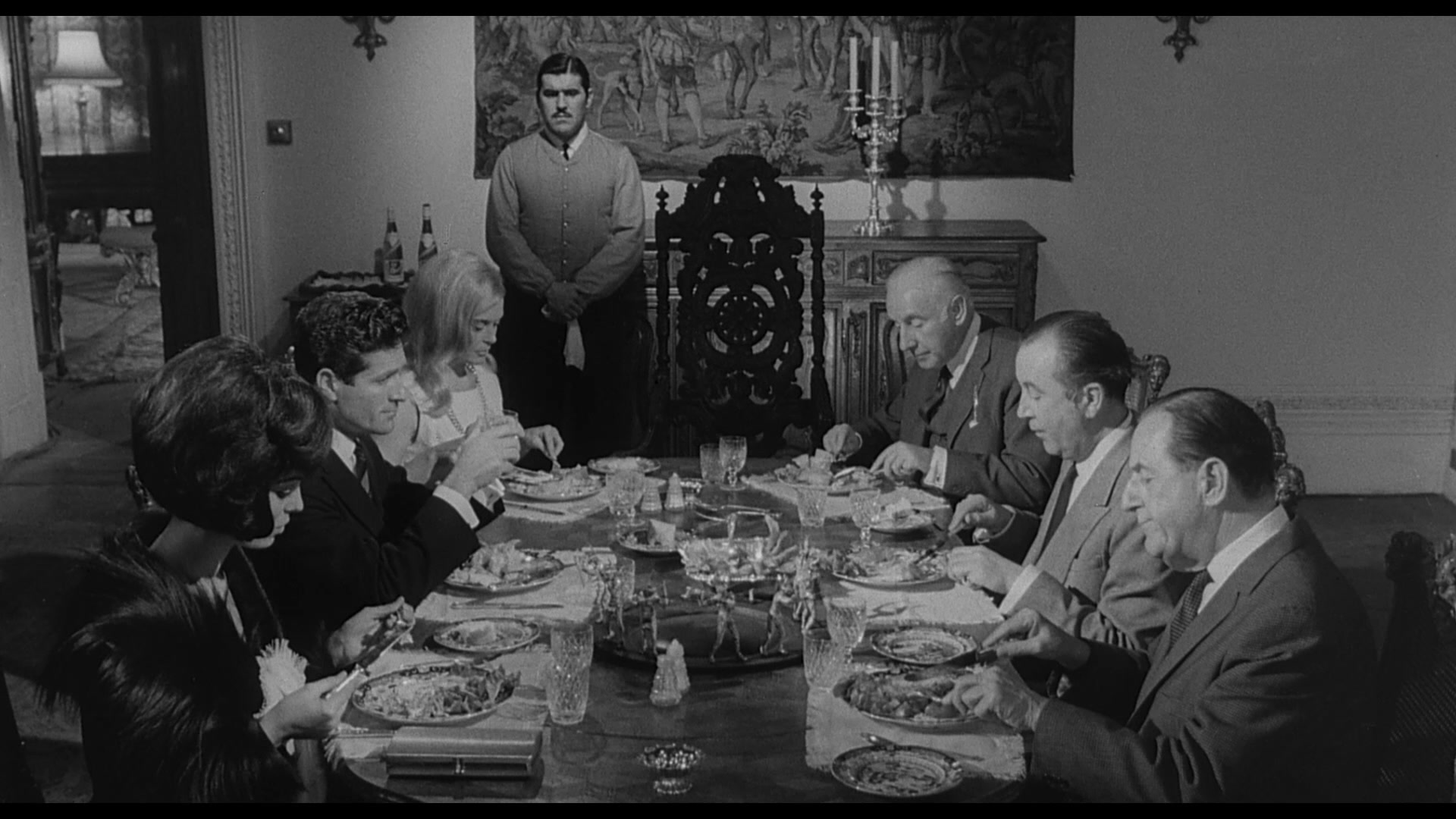 Mario Adorf, Shirley Eaton, Stanley Holloway, Wilfrid Hyde-White, Daliah Lavi, Hugh O'Brian, and Dennis Price in Ten Little Indians (1965)