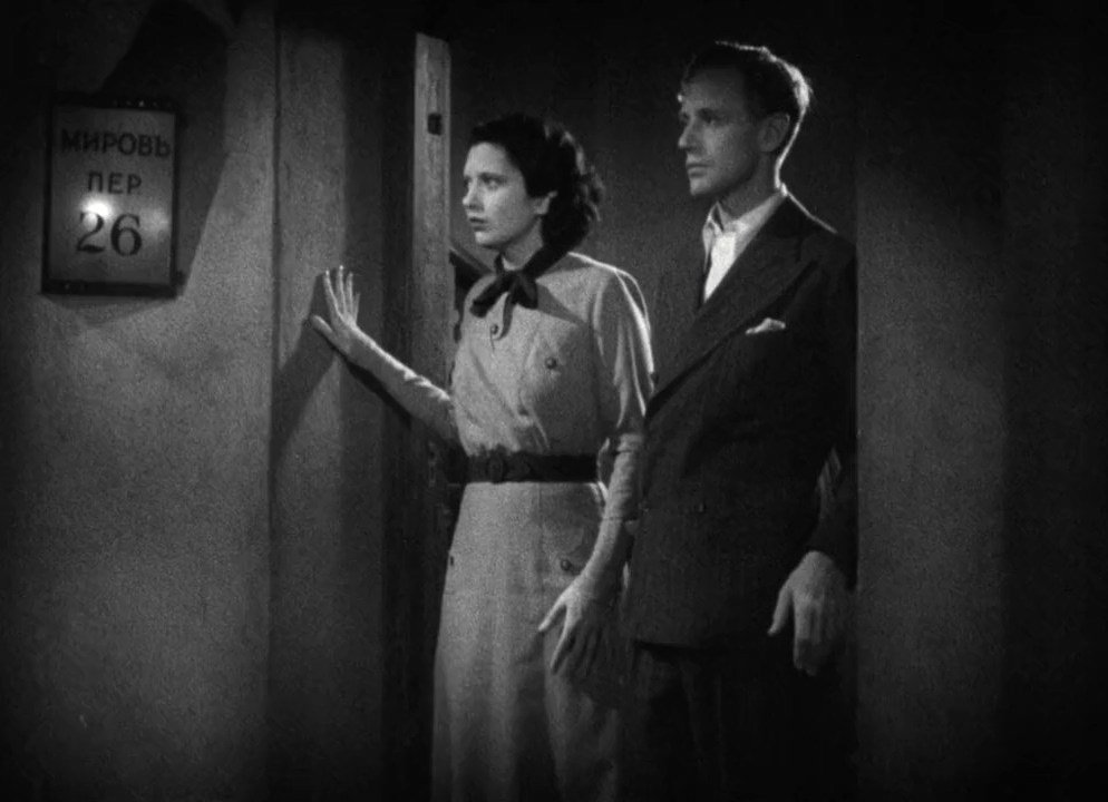 Leslie Howard and Kay Francis in British Agent (1934)