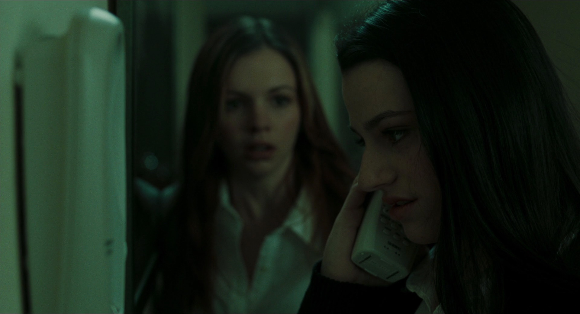 Rachael Bella and Amber Tamblyn in The Ring (2002)