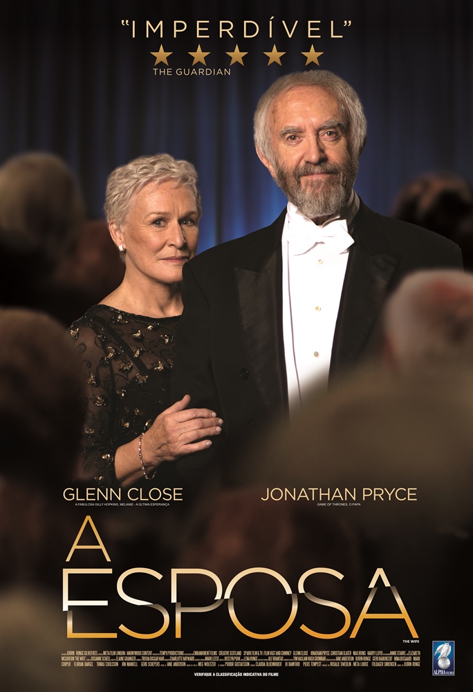 Glenn Close and Jonathan Pryce in La buena esposa (2017)