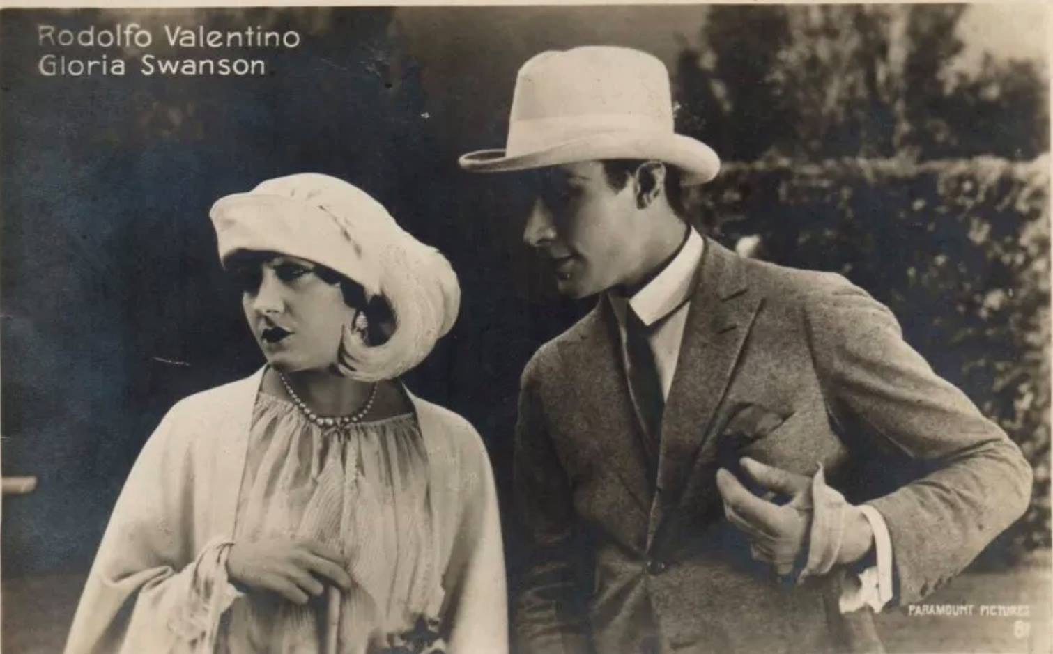 Gloria Swanson and Rudolph Valentino in L'età di amare (1922)