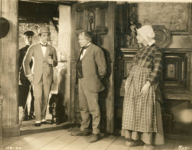 Mary Hearn, Ralph Lewis, and Rudolph Valentino in La commedia umana (1921)