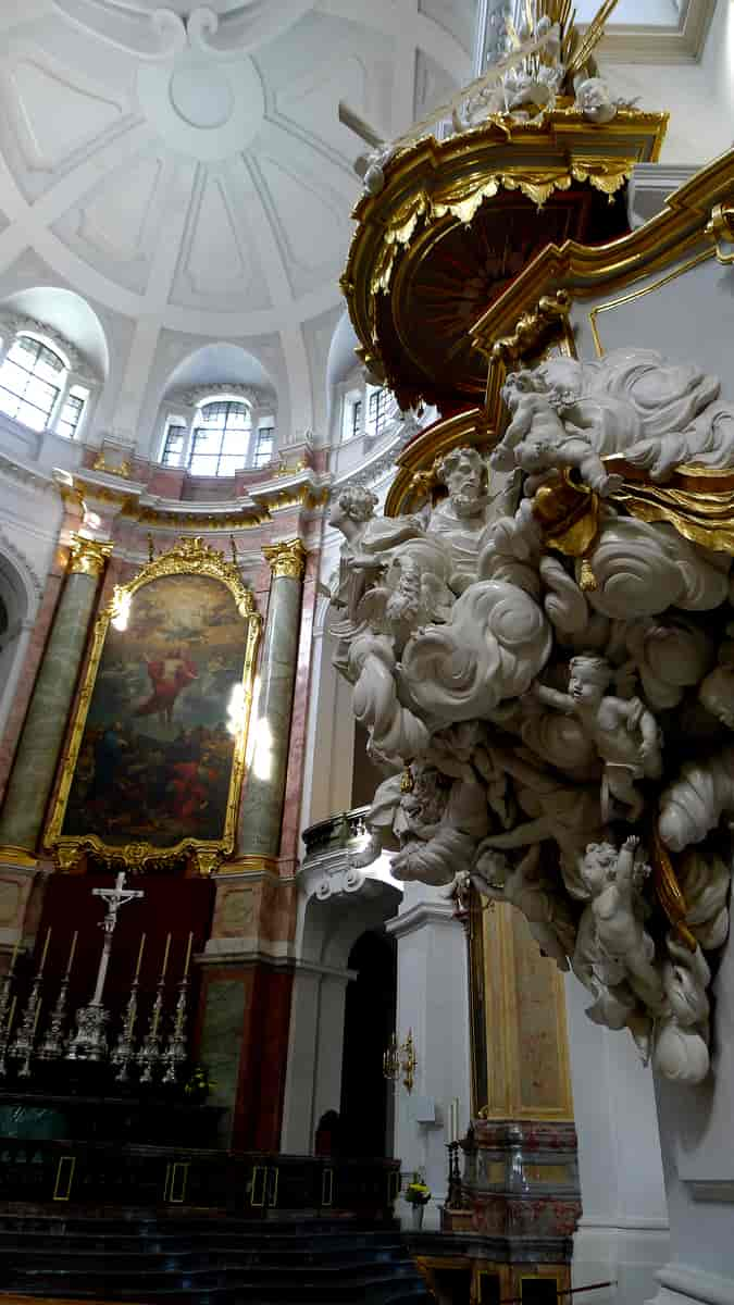 Katholische Hofkirche i Dresden