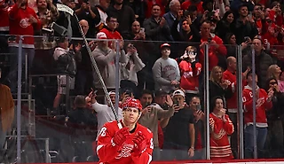 У Кэйна – 500 шайб в регулярках! Помогает «Детройту» наконец выйти в плей-офф