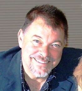 L'acteur Jonathan Frakes incarne le personnage de William T. Riker.