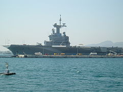 Le Charles de Gaulle à quai à Toulon.