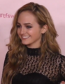 Sophie Reynolds op 2 december 2016 geboren op 2 april 1999