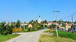 Petőfi utca a templommal